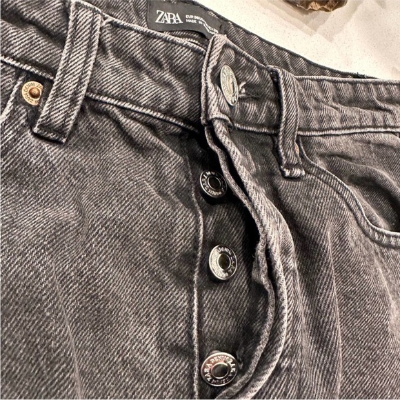 Zara Women's faded grayish Black Raw hem Straight Leg denim jeans - Picture 6 of 6